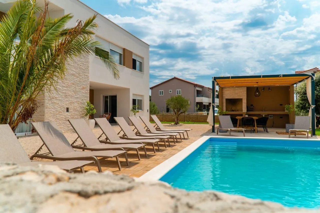 Villa Principesa Mandre 0*,